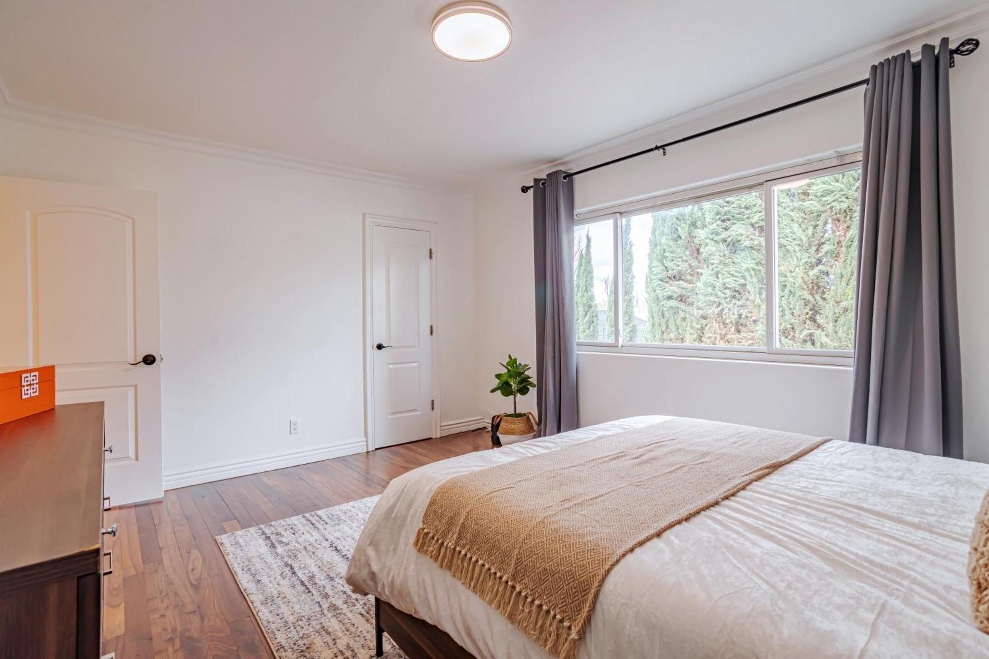 Beautiful 5 Bedroom 8 Bed Sleeps Up To 16 With Pool Near Universal Casa vacanze Los Angeles